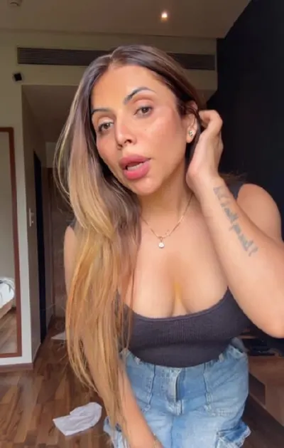 Watch Famous Instagram Model Sonia Arora Nude Showering and Getting Ready ~ App Live Content