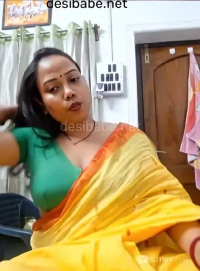 DreamGirl-30 Live Ticket Show: Saree & Blouse Off, Boobs Out!