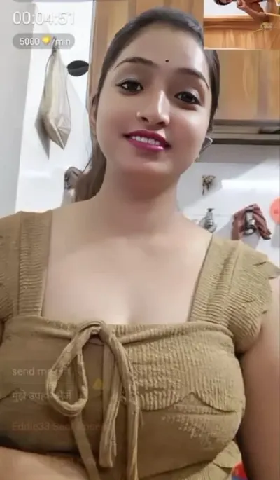 Desi Chamet Big Boobs and Big Ass Twerking Horny Moves