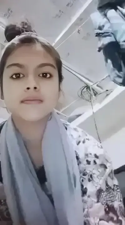 Watch GF Shows Pussy Fingers Hard Loud Moans Leaked Clip