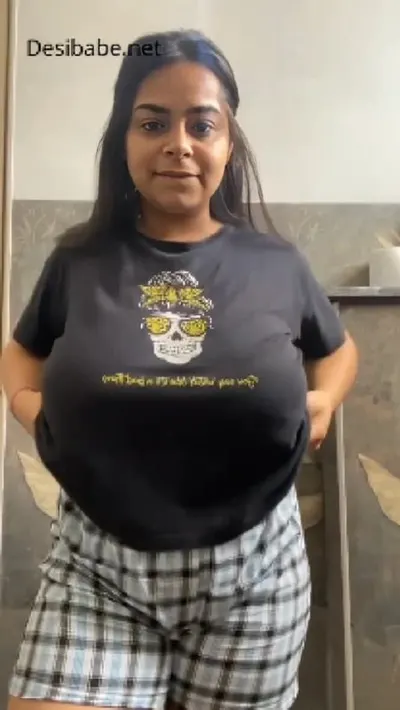 Horny Desi GF Sends Nudes Shows Off Big Boobs And Wet Pussy To Her Boyfriend