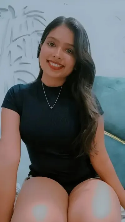 Horny Sexy Desi Babe Private Nude Photos Big Boobs and Juicy Ass in Leaked Clips