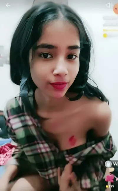Xuiteiiiluv Showing Pussy Asshole And Hairy Armpits Fully Nude On Live Stream