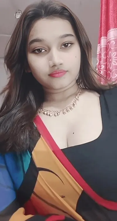 Desi Babe Teasing in Saree Big Juicy Tits and Fully Nude Reveal